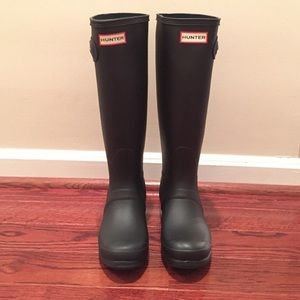 (NEW W/ BOX) Matte Black Hunter Rainboots